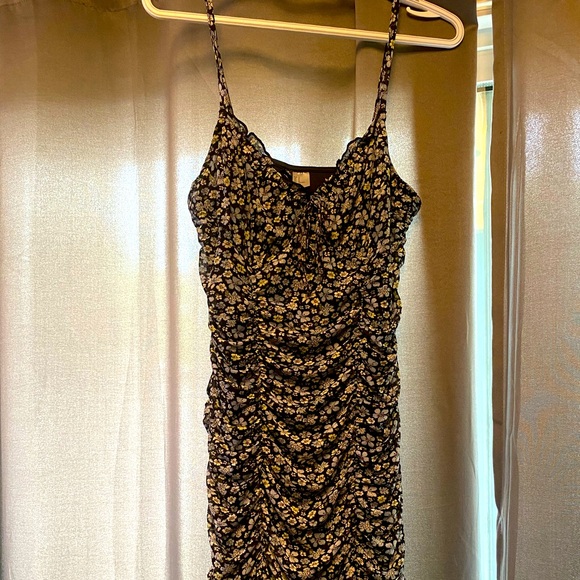 floral scrunchie dress - Picture 1 of 2